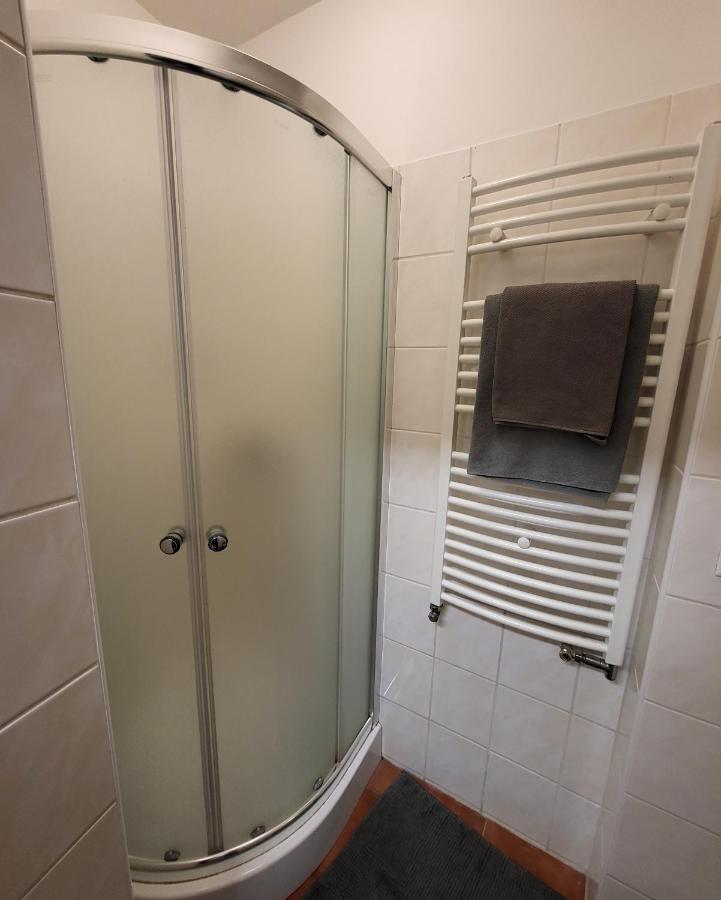 Апартаменти Excellent In Center 5 Min Walk From The Colonnade *