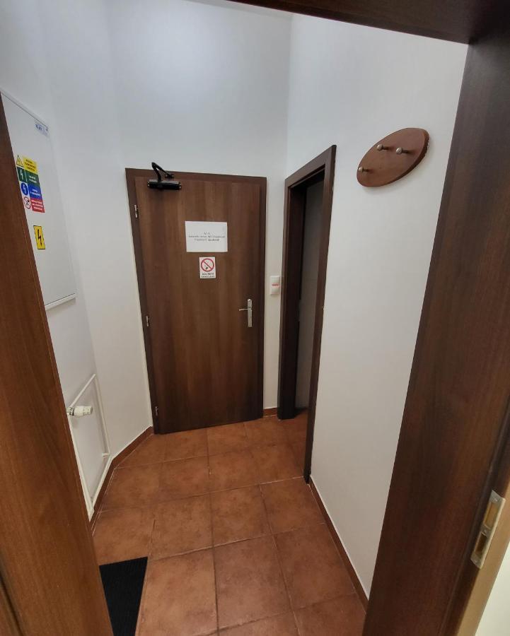 Excellent In Center 5 Min Walk From The Colonnade Апартаменти *