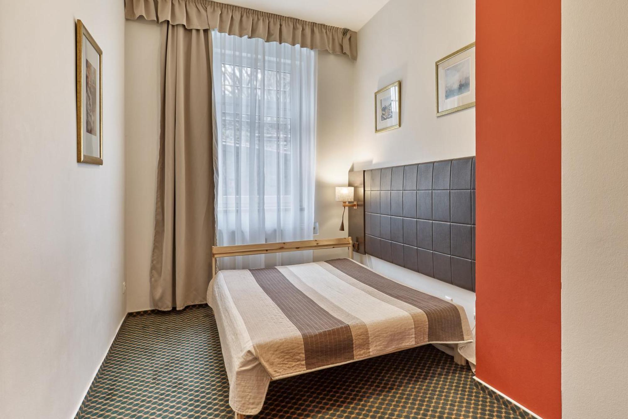Апартаменты Excellent In Center 5 Min Walk From The Colonnade Карловы Вары
