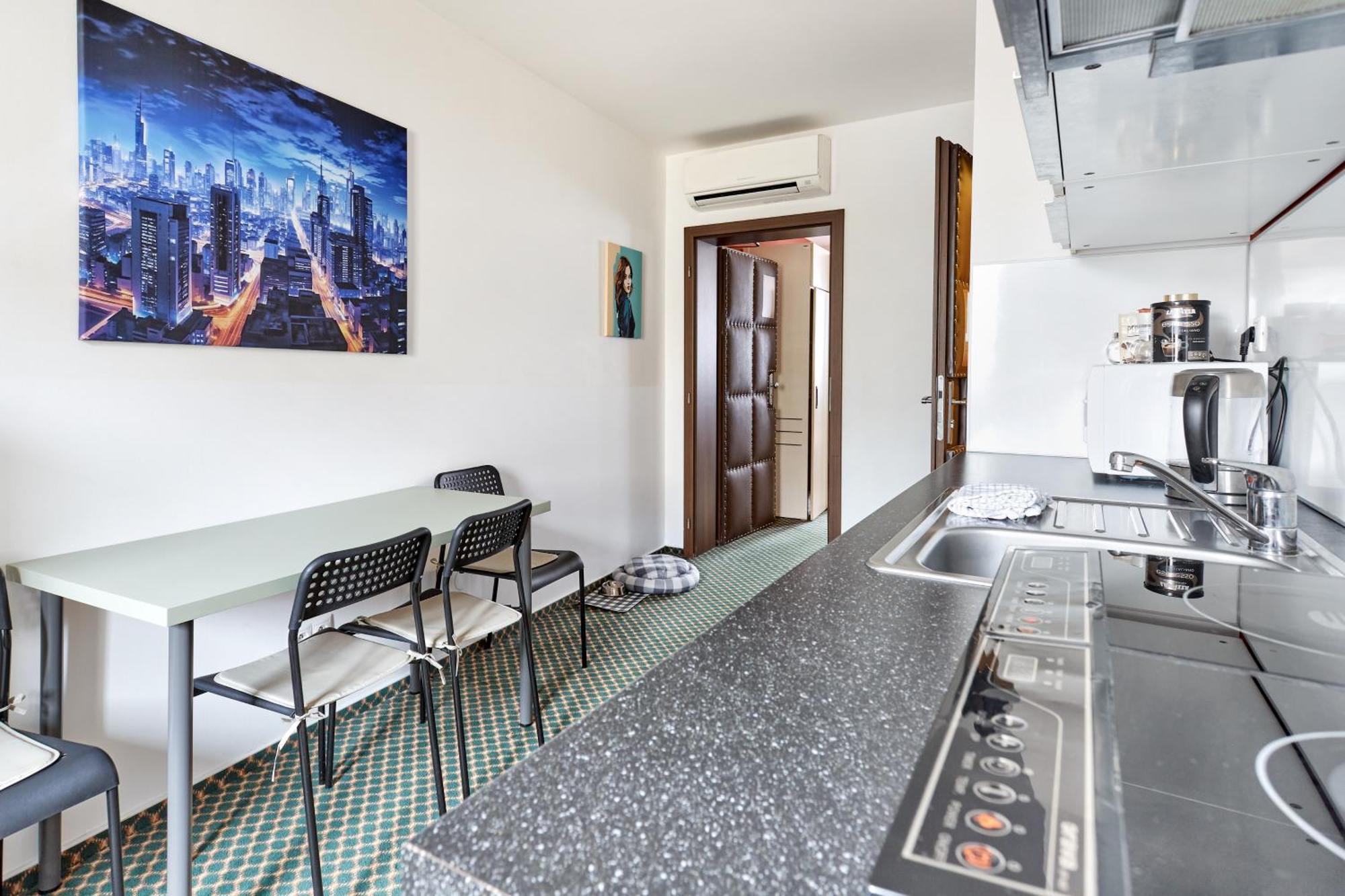 Апартаменты Excellent In Center 5 Min Walk From The Colonnade *