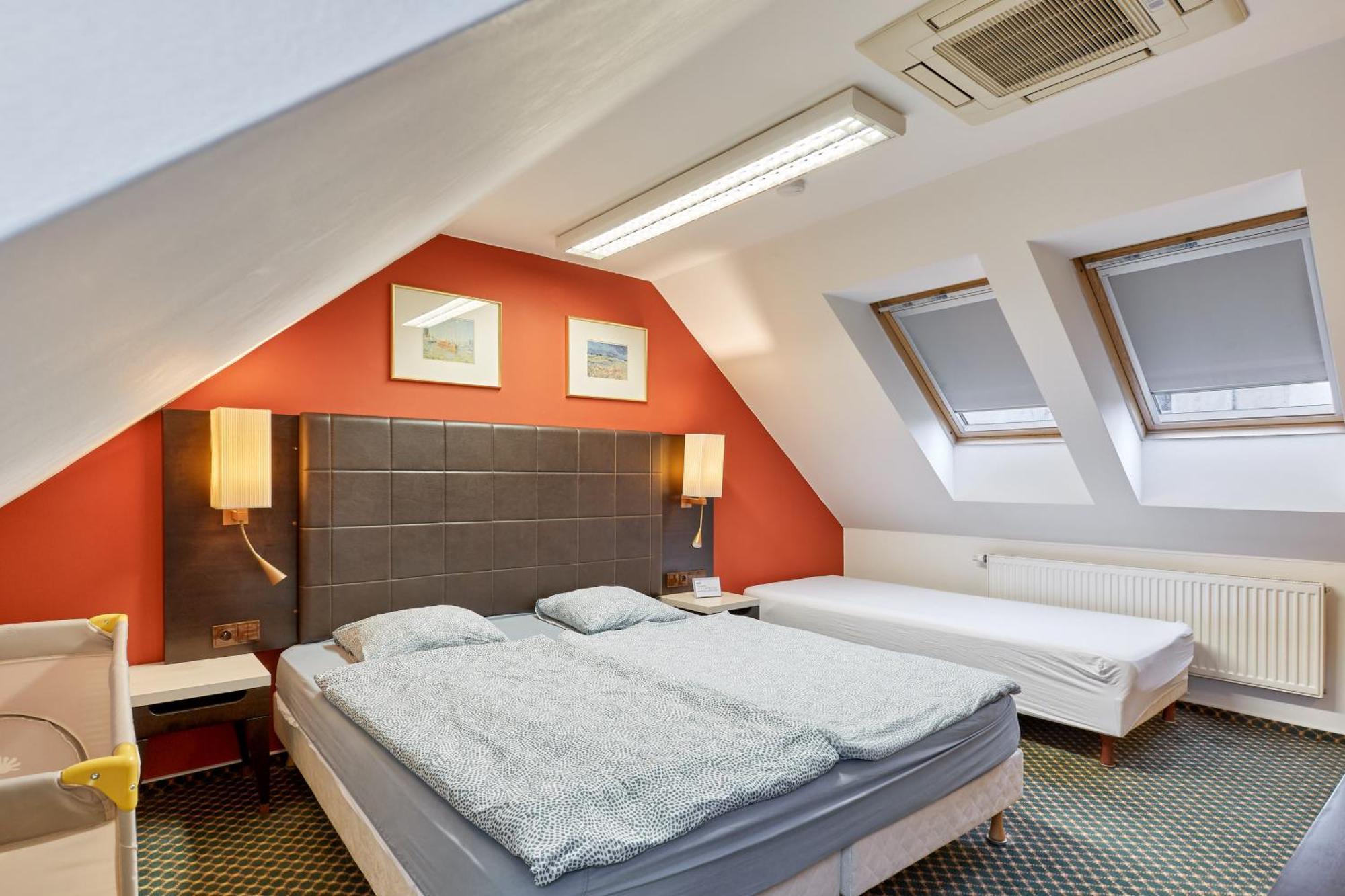 Апартаменты Excellent In Center 5 Min Walk From The Colonnade *