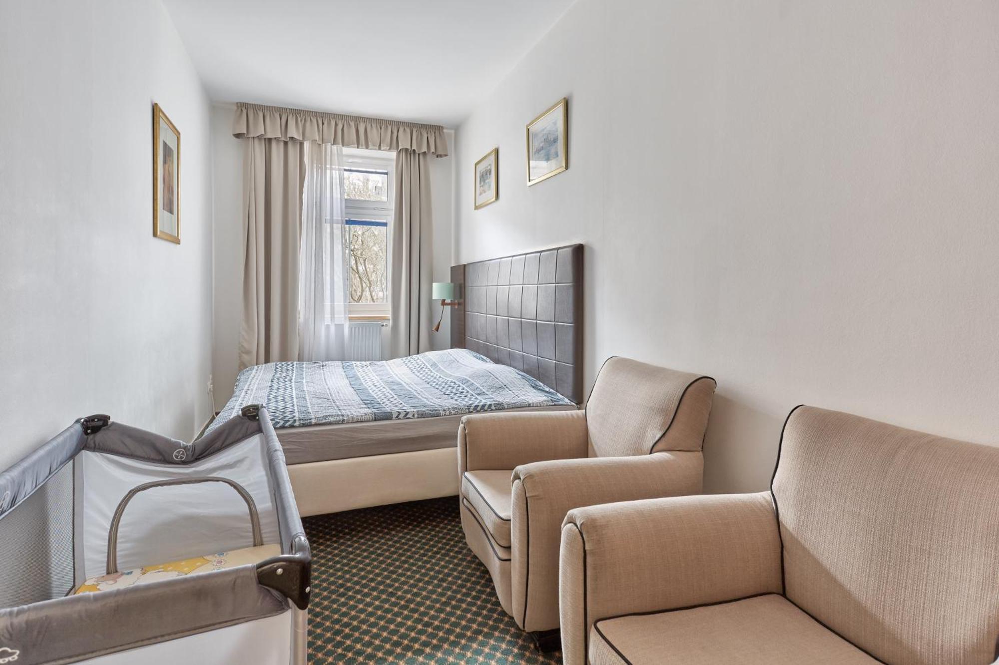 Excellent In Center 5 Min Walk From The Colonnade Апартаменти *