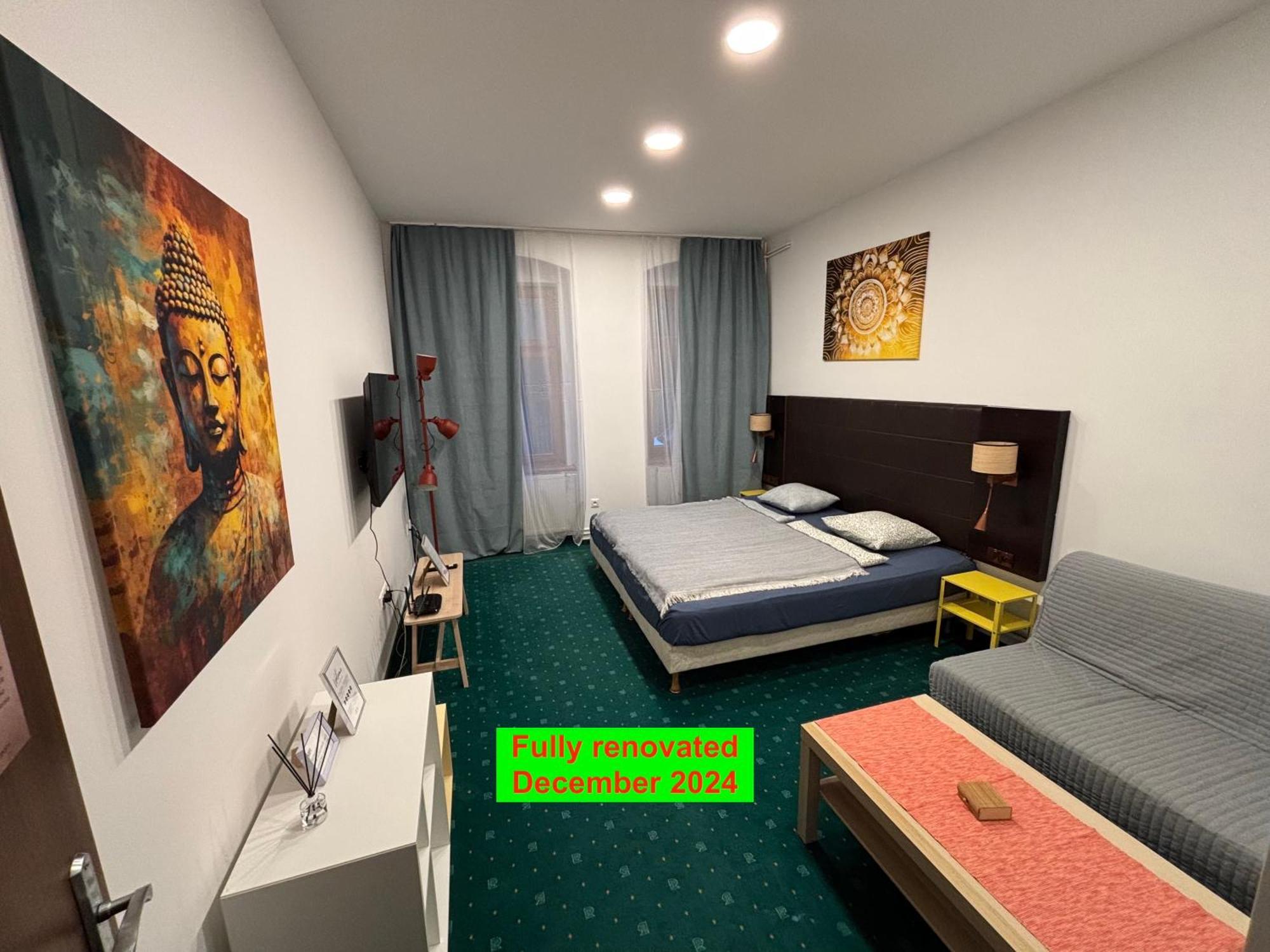 Excellent In Center 5 Min Walk From The Colonnade