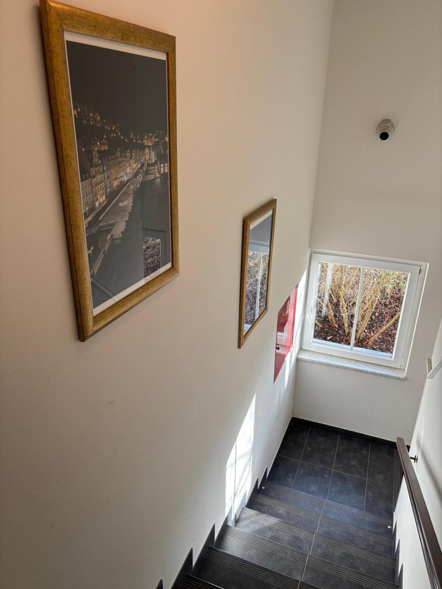 Апартаменти Excellent In Center 5 Min Walk From The Colonnade