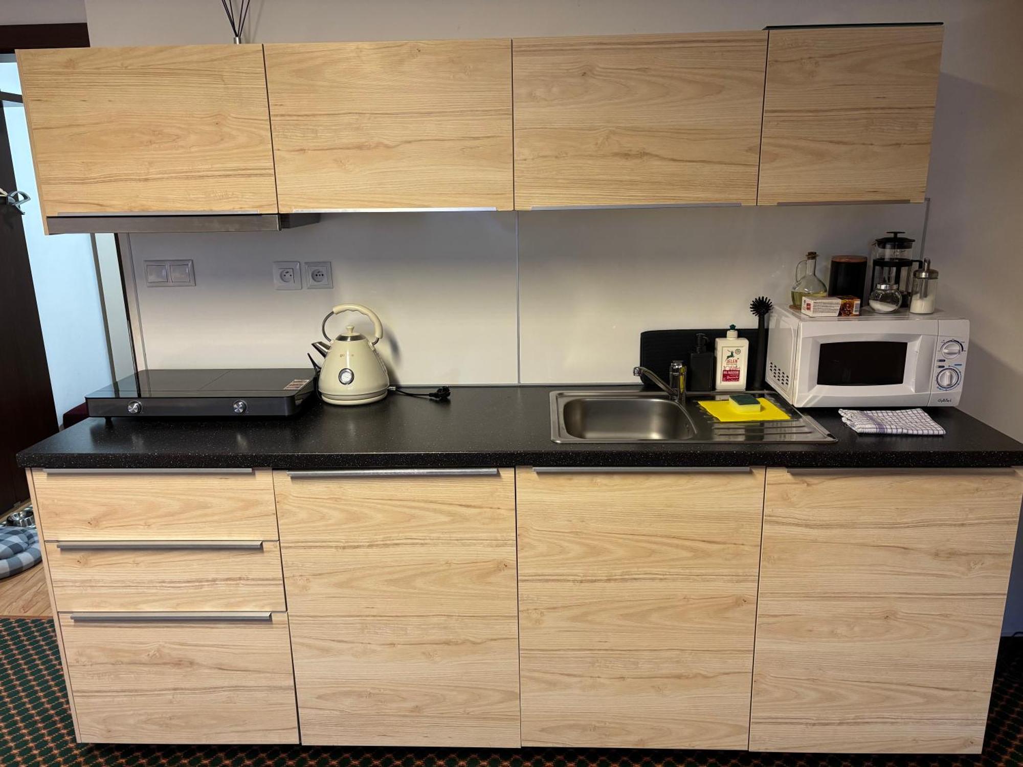 Excellent In Center 5 Min Walk From The Colonnade *